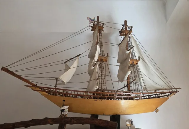 Il grande veliero, modello in legno costruito a mano